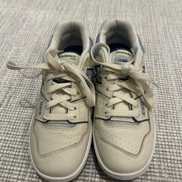 New Balance • 550s  • Boys 5/ Women 7 - Picture 2 of 5